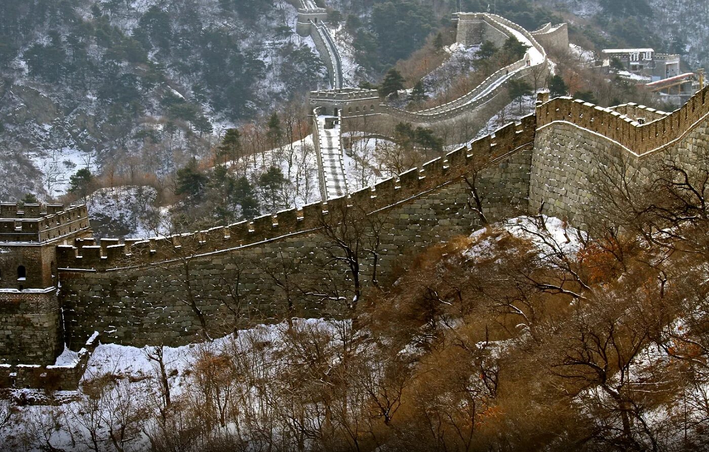 Китайская стена находится. Великая китайская стена Династия Цинь. Великая китайская стена Династия Цинь арт. Китайская стена снизу. Великая китайская стена вид снизу.
