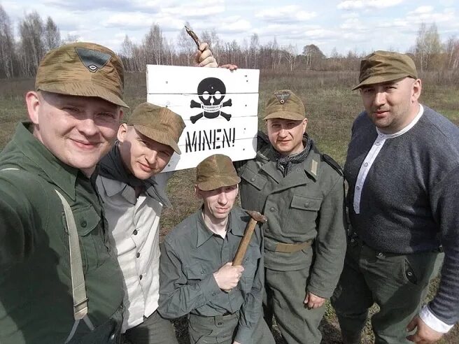 Виф2. Виф2. Си виф магазины. Ле буа де мутье. Значки соратники ленина.