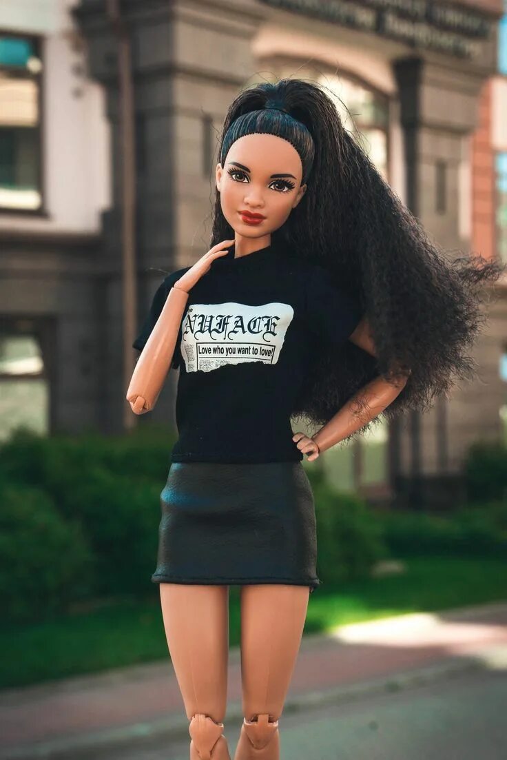 Barbie's New Body Makeover Fashionista, Ropa para barbie, Barbie