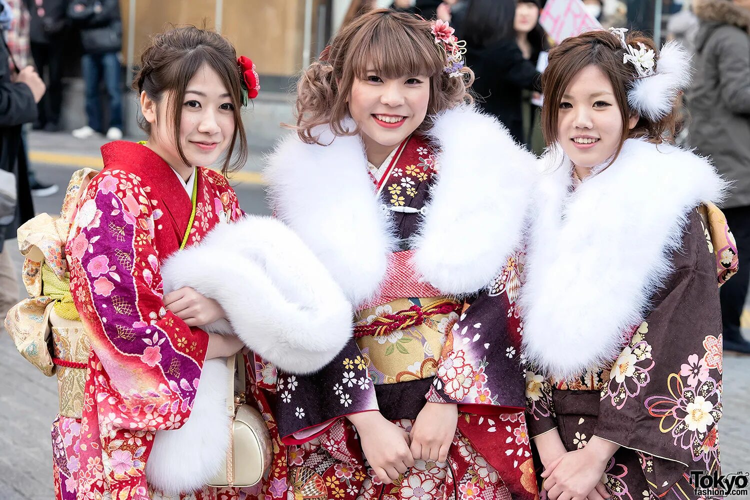 Япония сколько времени. День совершеннолетия в Японии кимоно. Церемония совершеннолетия в Японии. Японская одежда в день совершеннолетия. Праздник совершеннолетия в Японии.