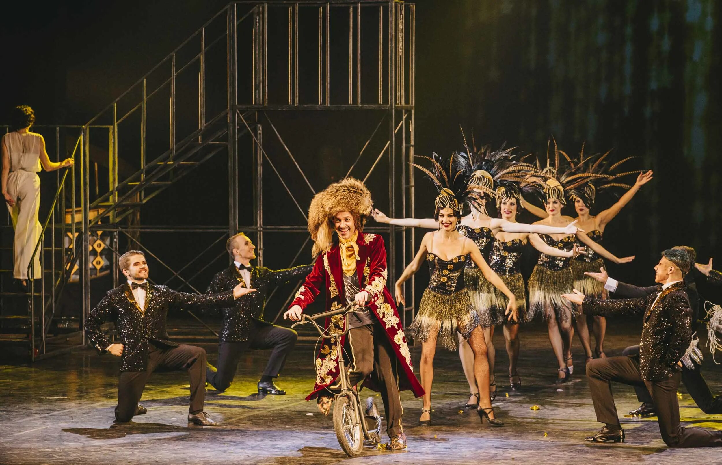 Мюзикл леди гамильтон в санкт-петербурге в лдм. Мюзикл холл великий гэтсби. Пиппин мюзикл. Мюзикл жанр театра. Театр мюзикла.