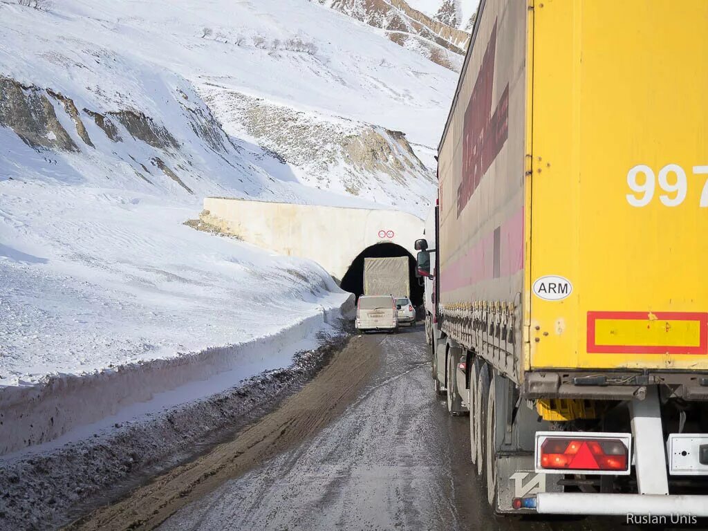 дорога в грузии верхний ларс. военно-грузинская дорога крестовый перевал метеостанция. крестовый перевал дорога. крестовый перевал состояние. крестовый перевал гудаури.