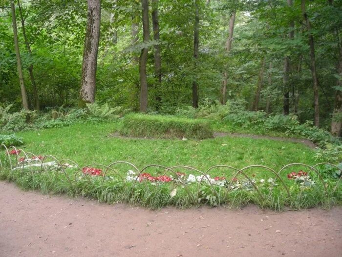 Где похоронен л