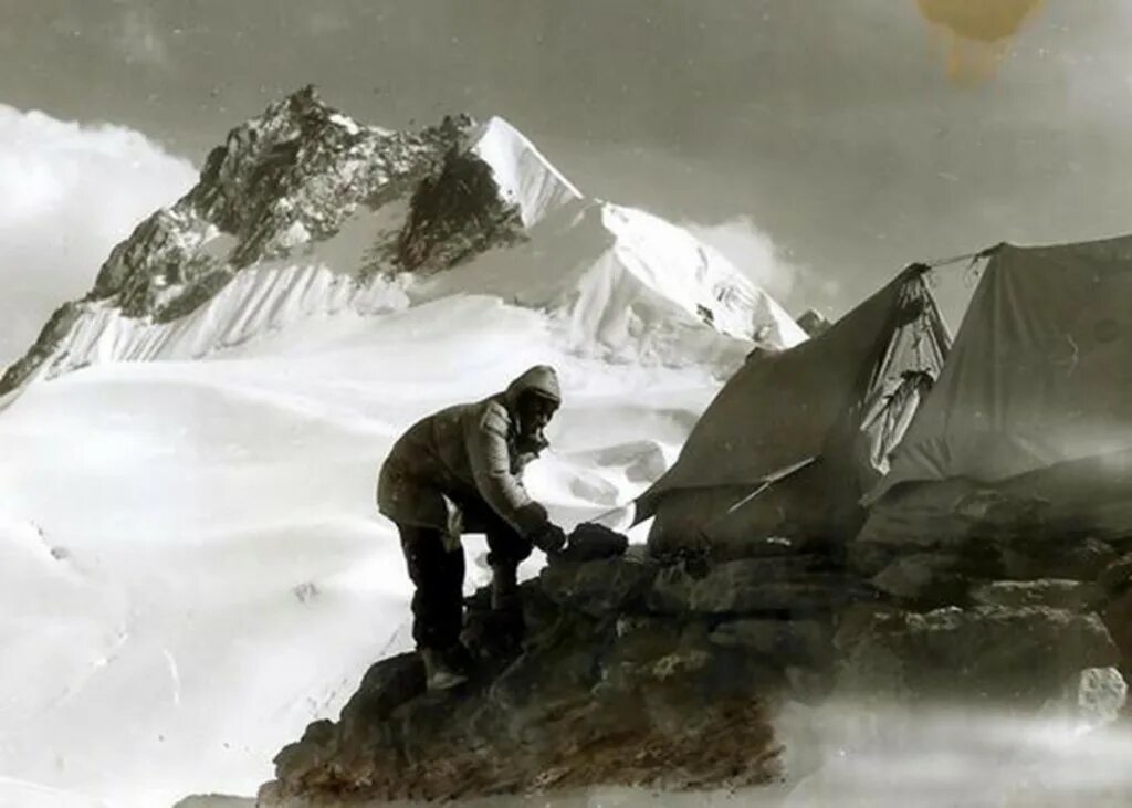 Первое восхождение на джомолунгму. Экспедиция 1953 года на эверест. Первое восхождение на джомолунгму. Первое восхождение на джомолунгму. Первое восхождение на джомолунгму.