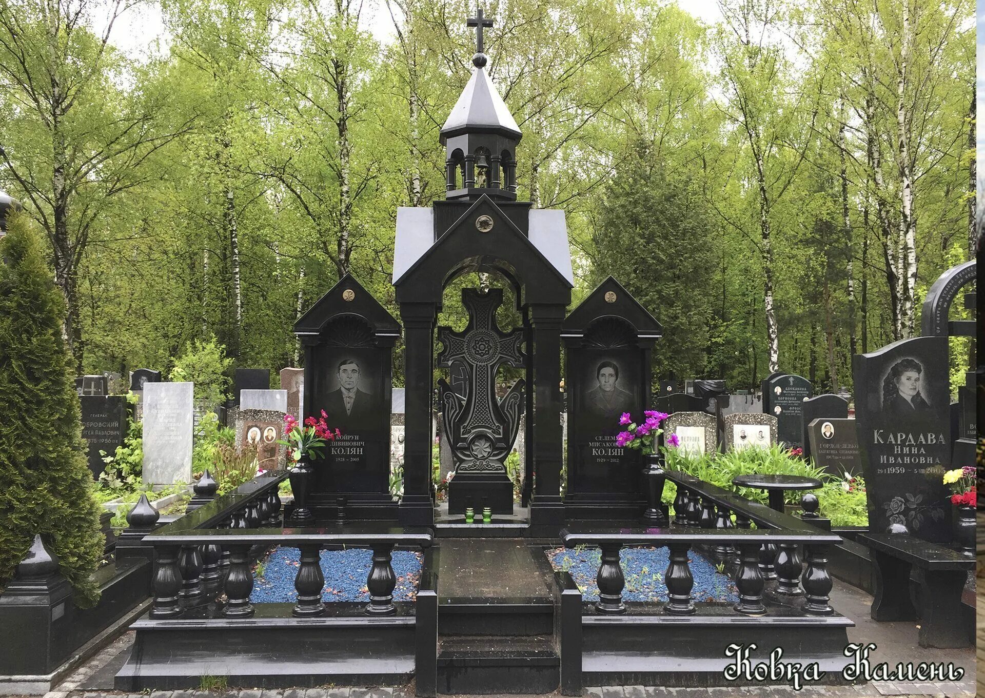 часовни на кладбище на могилу