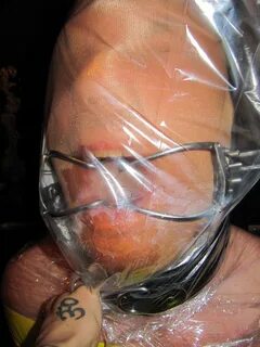 Deutscher Sub wichst sich auf Knien und bekommt Facesitting als Dank 