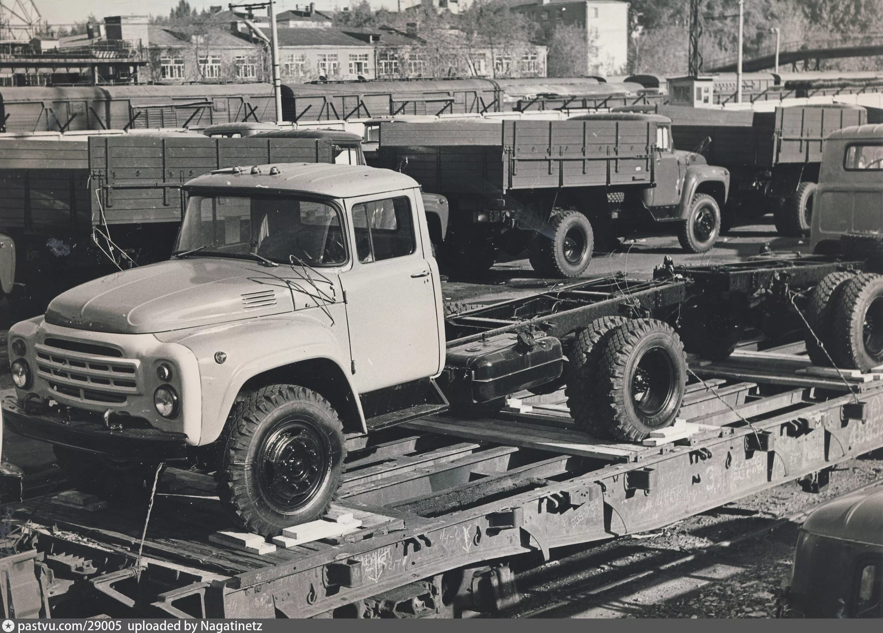 Город в котором ранее находился автомобильный завод. Город в котором ранее находился автомобильный завод. Город в котором ранее находился автомобильный завод. Зил завод 1999. Ваз-2107 жигули конвейер.