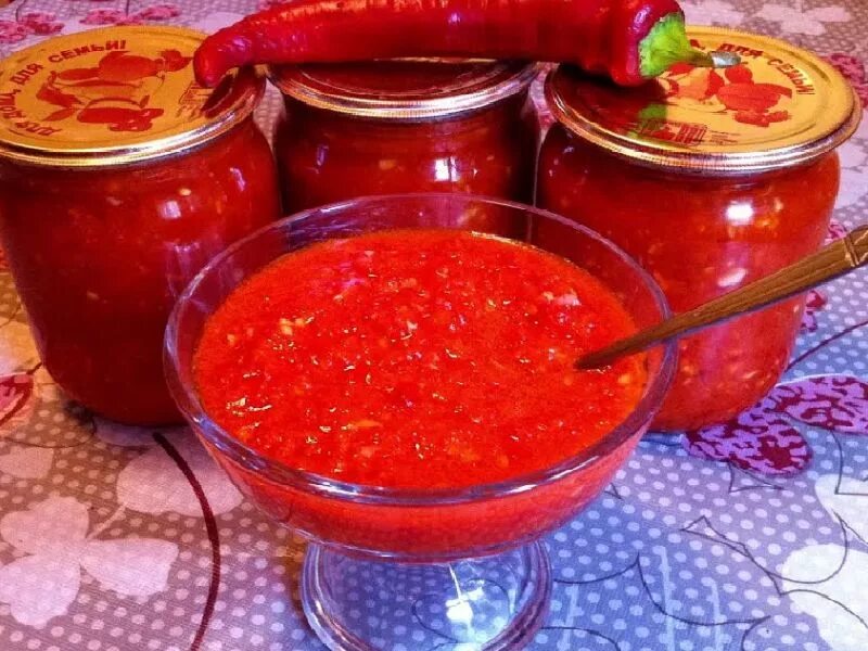 Вкусный рецепт аджики помидор на зиму. Аджика. Аджика таджикская. Аджика на зиму. Аджика таджикская острая.