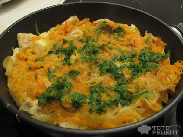 филе минтая жареное. филе трески на сковороде. пикша. треска приготовленная. треска рецепты приготовления на сковороде с луком.