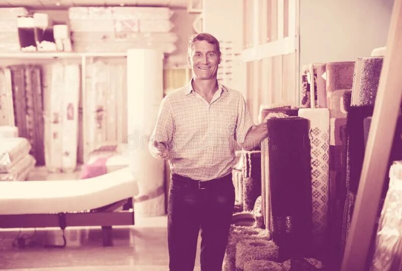 Африканцы мужчины. Мопед выбирают те мужчины которые. Человек выбирает области. A man chooses a slave obeys перевод. Choose man.