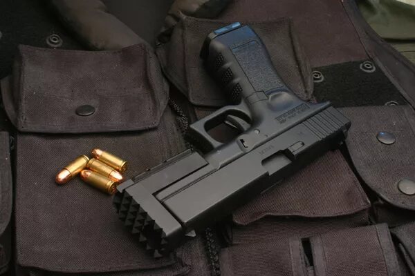 Glock block. Авы kiyora choice block lock. Глок 17 боевой. Glock blocked. Glock block.