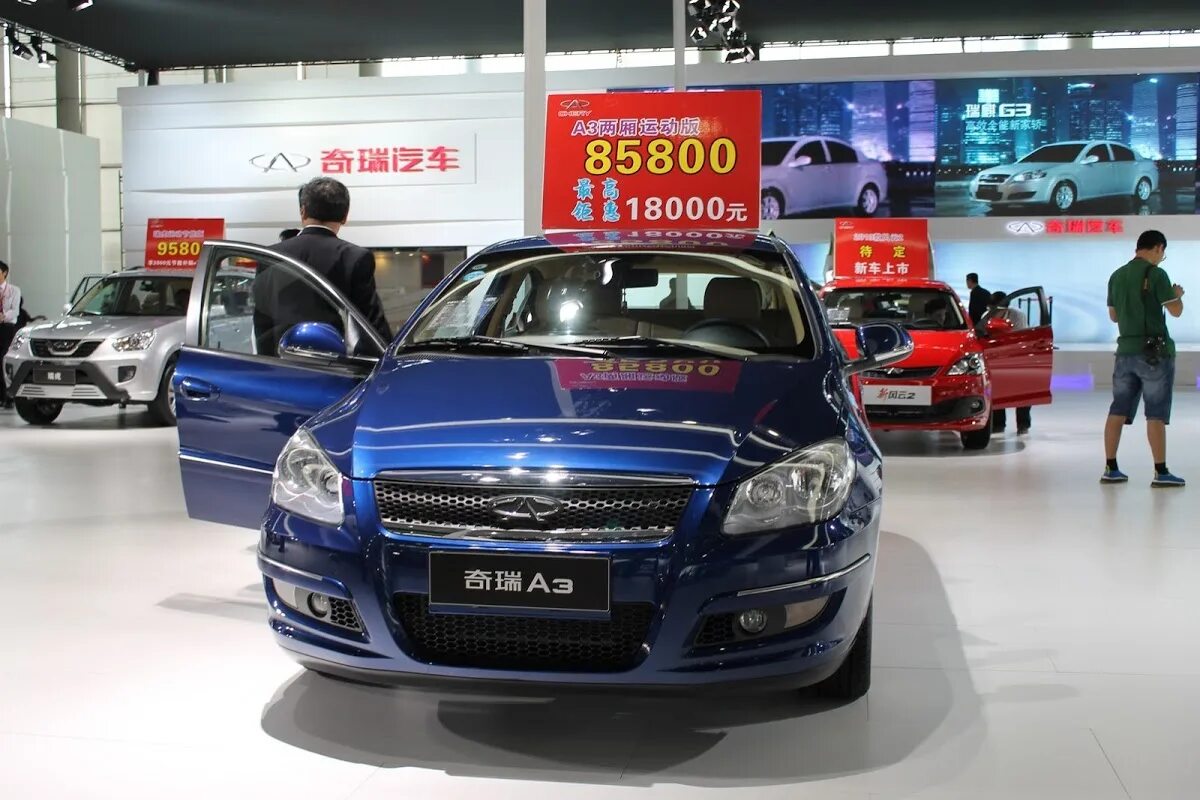 Цены на китайские автомобили. Автомобиль китайский b20. Выставка китайских автомобилей. Линейка китайских машин. Китайские авто 2012.