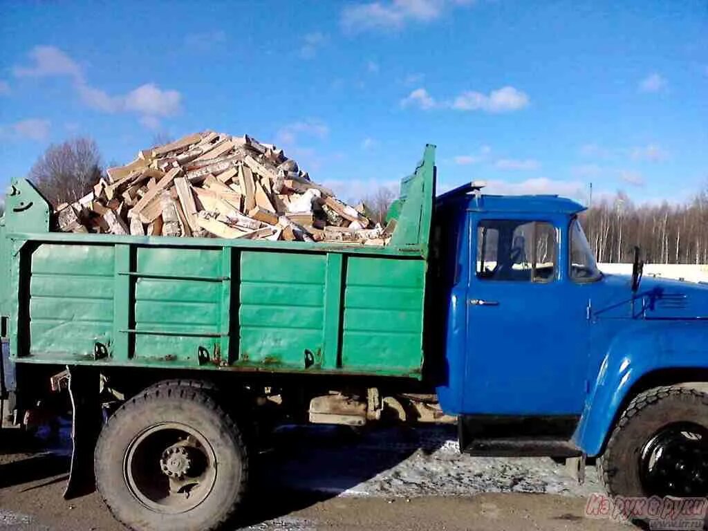 ЗИЛ 130 самосвал с дровами. ЗИЛ 131 груженый дровами. ЗИЛ 130 груженый дровами. ГАЗ 53 самосвал с дровами.