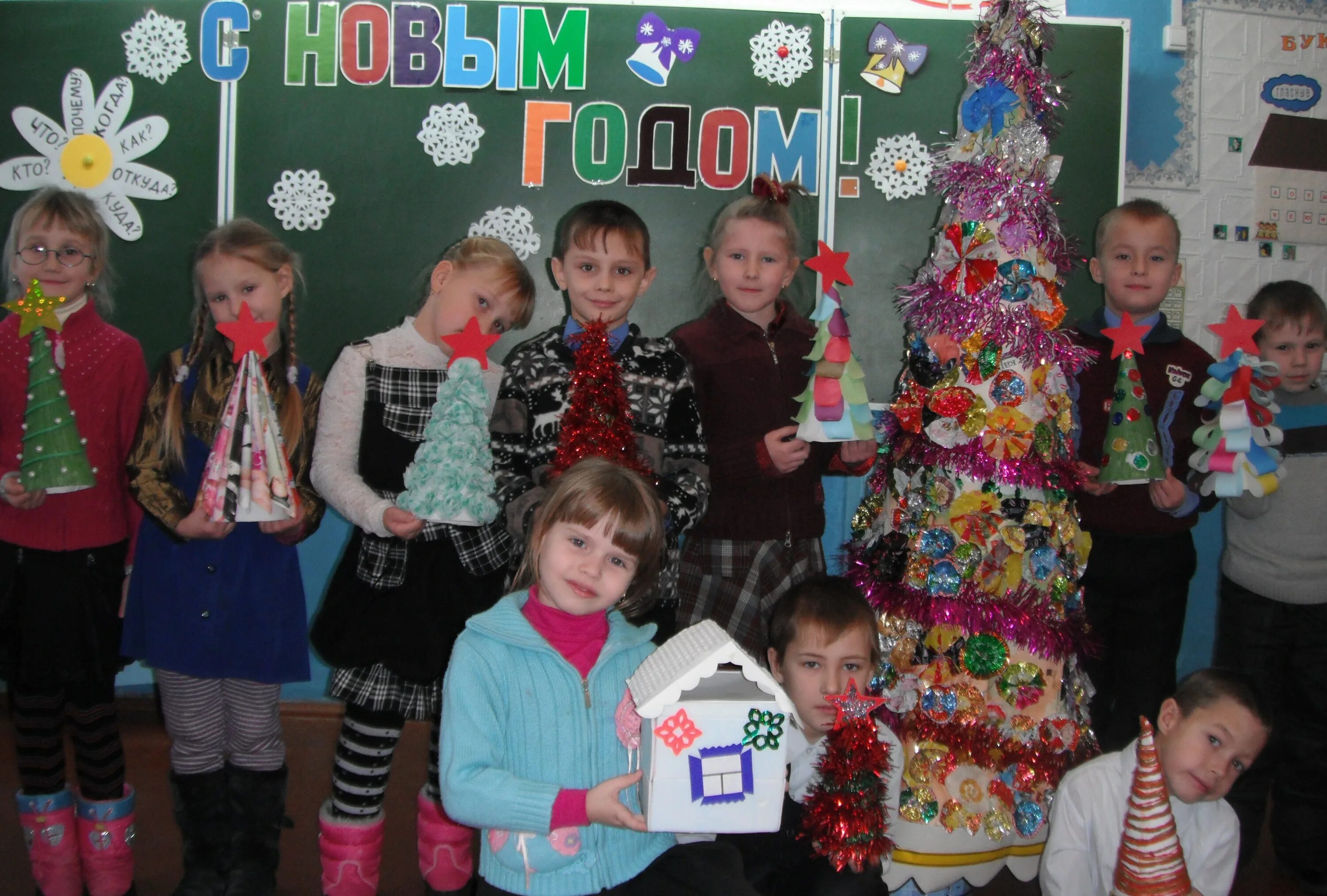 Новогодний праздник для 1 класса в классе. Новогодний праздник 1 класс. Первый новый год 1 класс. Первый новый год 1 класс. Первый новый год 1 класс.