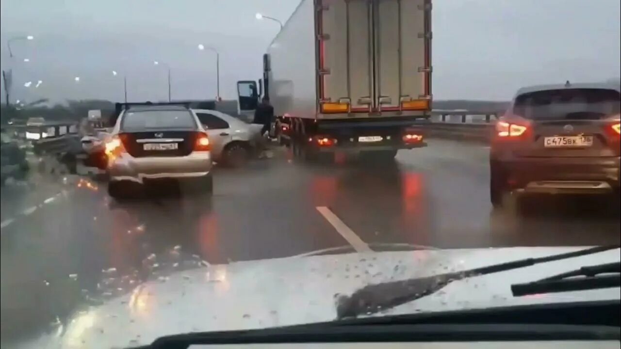 Массовое ДТП м4 Дон в Воронежской области. Массовая авария на м4 в Воронежской области сегодня. ДТП на м4 Воронежская область вчера. Авария на выезде из Воронежа вчера.