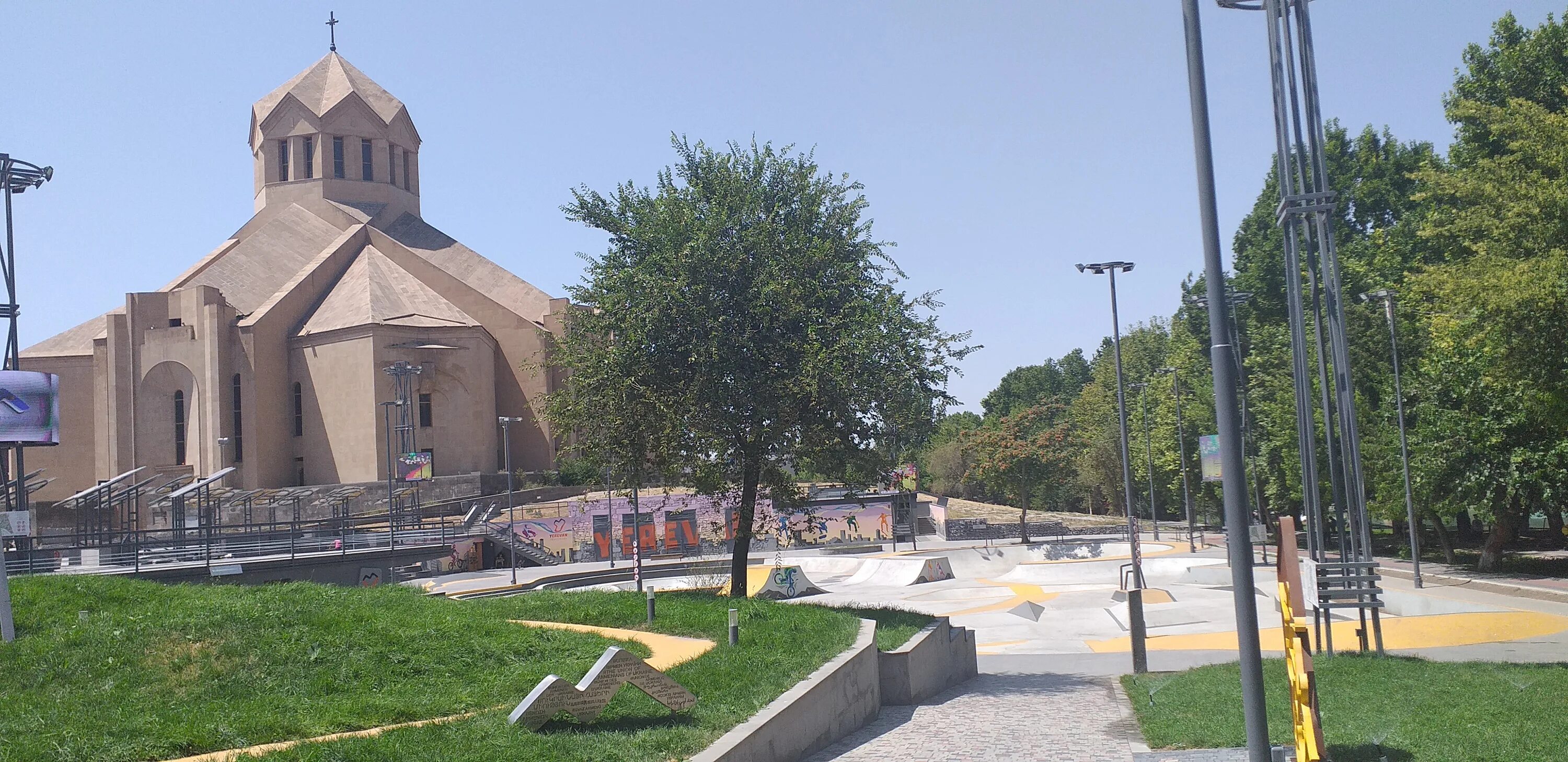 Armenia 18. Армянская церковь в ереване. Мо армении. 18 armenia. 18 armenia.