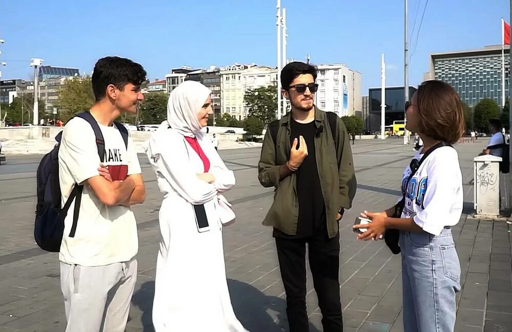 Турецкое общество. Монах порвал флаг турции и повесил армянский. Патриархат в турции. Турецкое общество. Турция колонизированная ?.