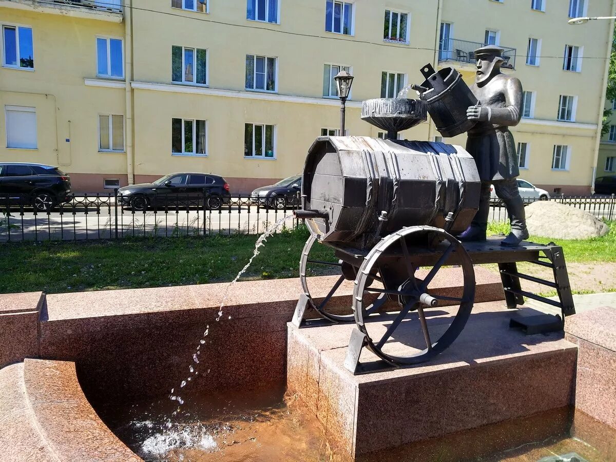 Памятник водовозу в Кронштадте. Фонтан водовоз в Кронштадте. Памятник петербургскому водовозу. Памятник водовозу в коломне