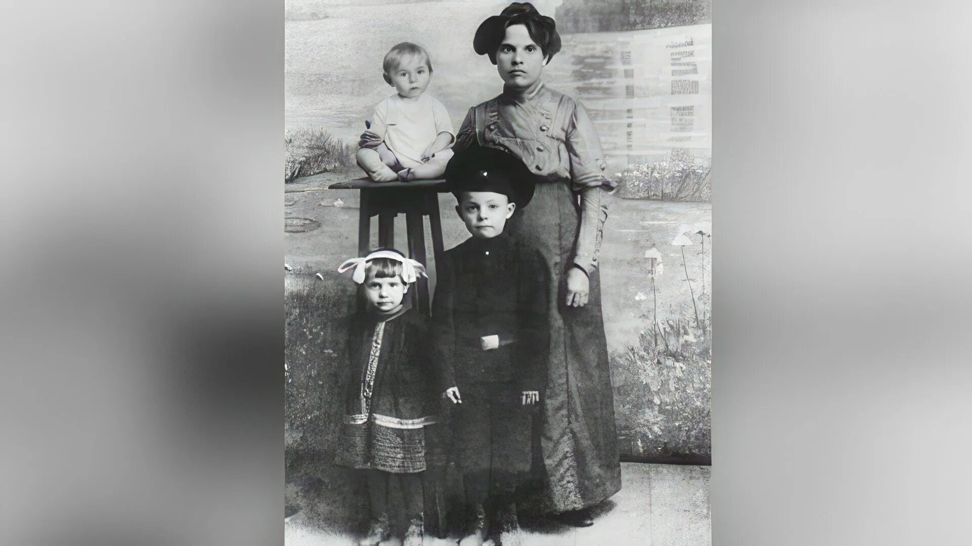 Яковлевич брежнев отец л. Брежнев родители. Брежнев родители. Брежнев родители. Брежнев родители.