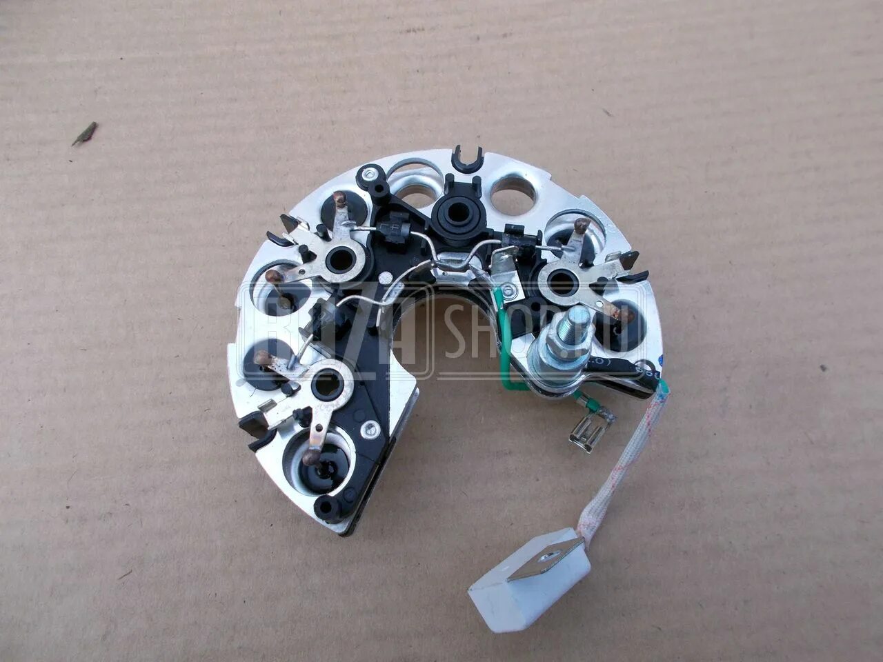 Диодный мост 100 ампер ваз. Диодный мост уаз патриот 140а. 9402. Генератор газель 5122. Диодный мост генератора уаз патриот 409 двигатель.