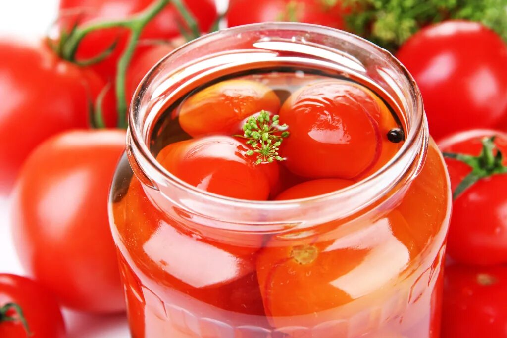 Консервируем вкусно. Pomidori marinad. Томаты в томатном соке погребок. Консервированные помидоры. Помидоры в банке.