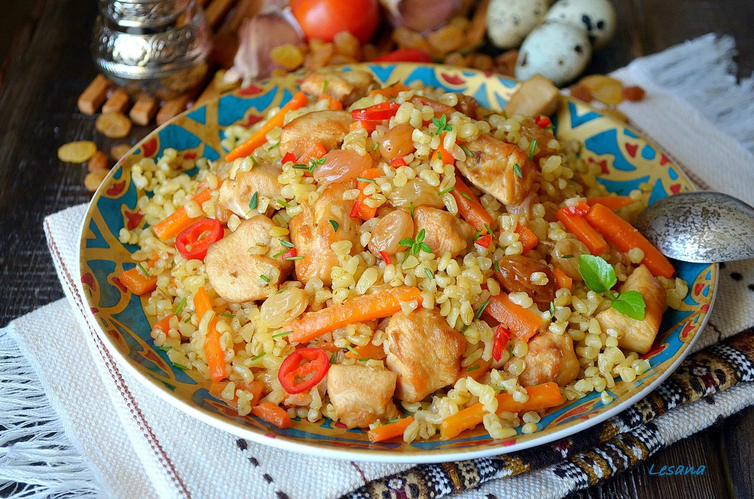 Быстрый плов с курицей. Плов булгур турецкий. плов турецкий с булгуром. булгур пилав. булгур с куриной грудкой и овощами.