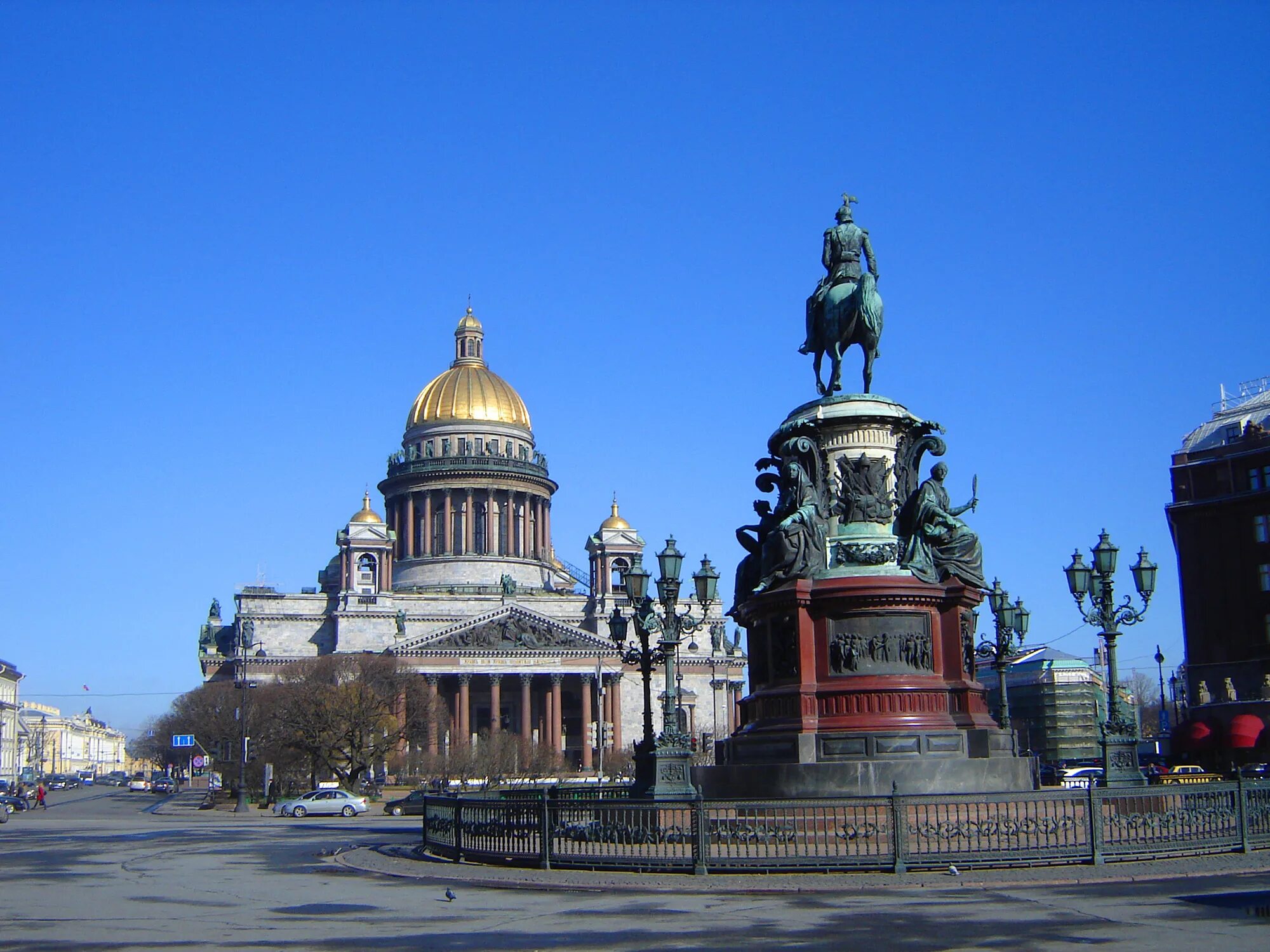исаакиевский собор памятник императору николаю 1. памятник возле исаакиевского собора в санкт-петербурге. памятник николаю 1 исаакиевский. памятник николая 1 у исаакиевского собора. исаакиевская площадь, исаакиевский собор.
