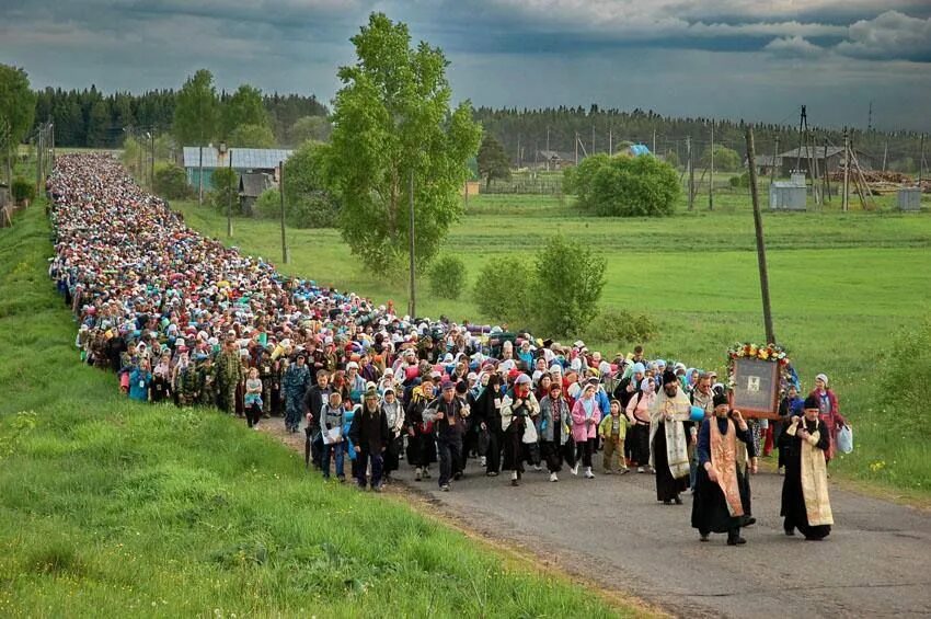 Св лилась. Великорецкий крестный ход. Великорецкий крестный ход 2023. Великорецкий крестный ход история. Великорецкий крестный ход река Великая.