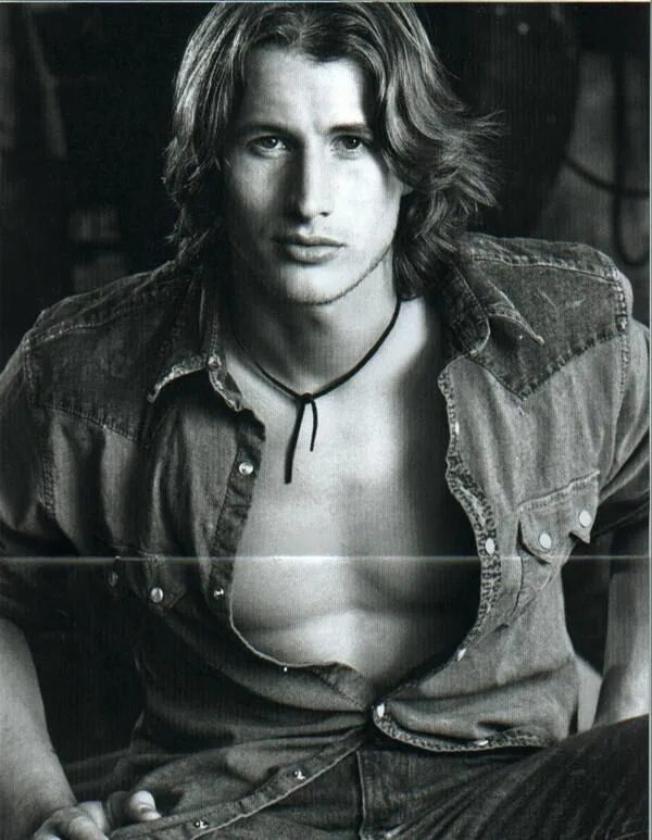 Джейсон момоа спасатели. Раскраска жара. He was hot. Тарун керам. Картинка its hot.