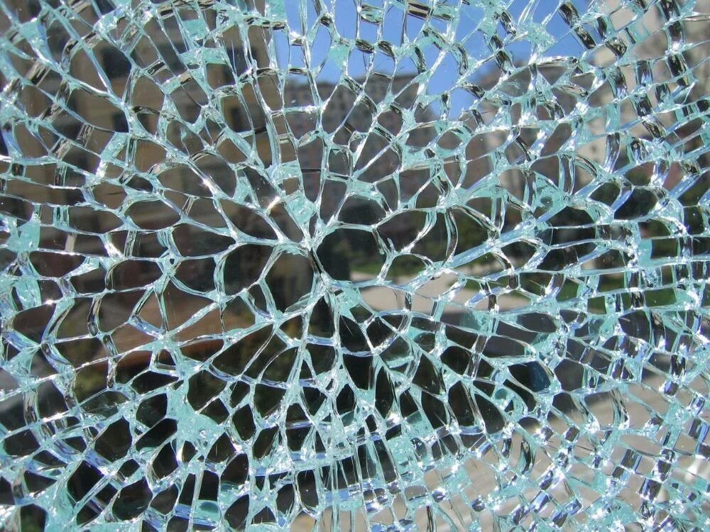 Каленое стекло. Сталинит стекло. Разрушение стекла. Разбитое каленое стекло.