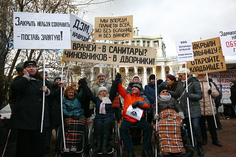 Врач чиновник. Врач чиновник. Взятка врачу карикатура. Врач это госслужащий. Врач чиновник.