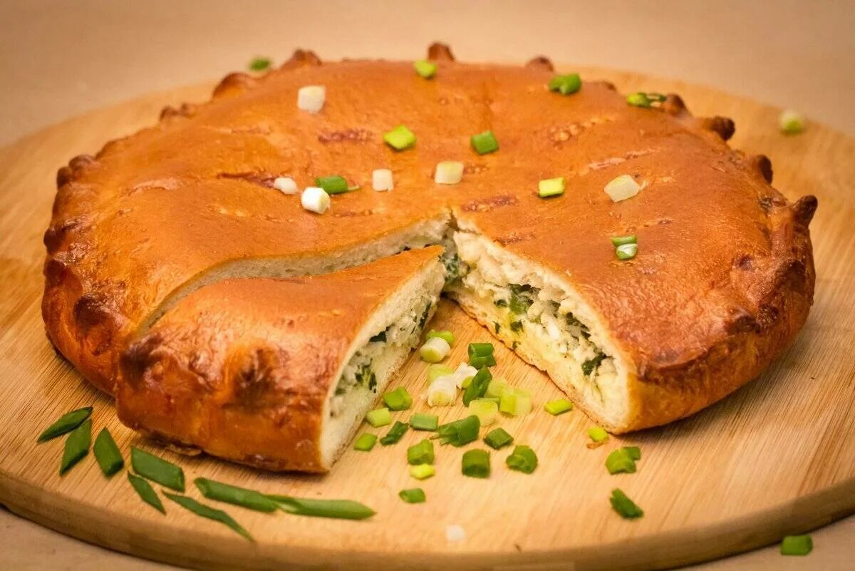 Классический рыбный пирог. Заливной пирог с зел.луком и яйцом. Заливной пирог со сметаной. Заливной пирог с яйцом и зеленым луком.