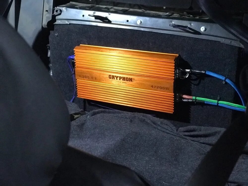 Gryphon 4. 4. Gryphon pro 4. 4. 200 v 2 gryphons.