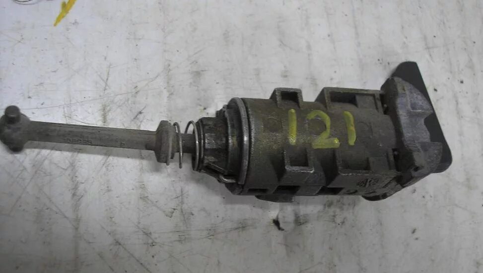 Личинка рено меган 2. Личина замка рено меган 2. Вставка замка рено меган 2. Личинка двери рено меган 2. Личинка рено меган 2.