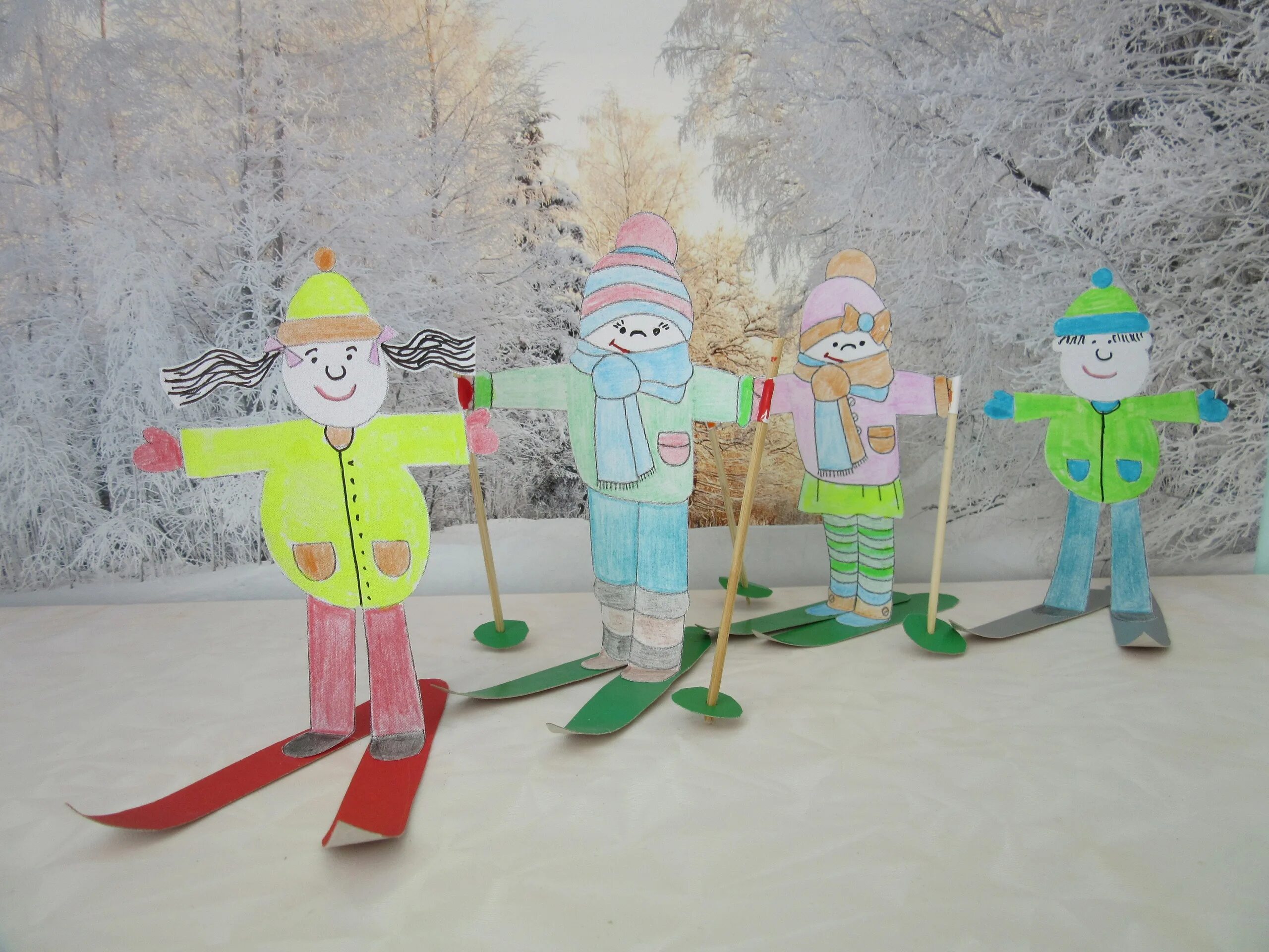 поделка зимние забавы. аппликация зима подготовительная группа. лепка лыжник в подготовительной группе. поделка зимние виды спорта. поделка зимние виды спорта.