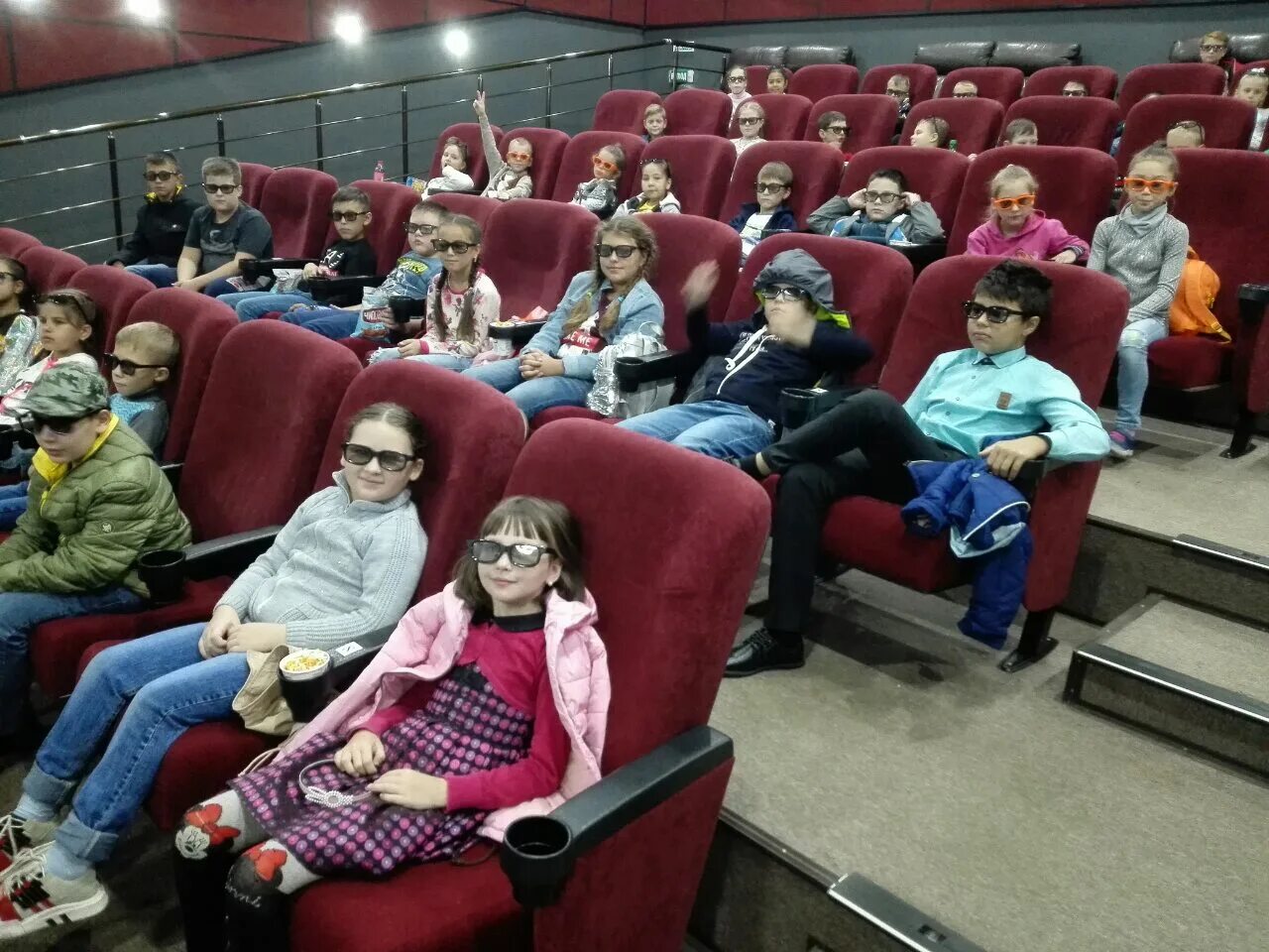 Почему не пришли детские сегодня. Дети в кинотеатре. Кинотеатр Екатеринбург. Детский кинотеатр. Дети в кинозале.
