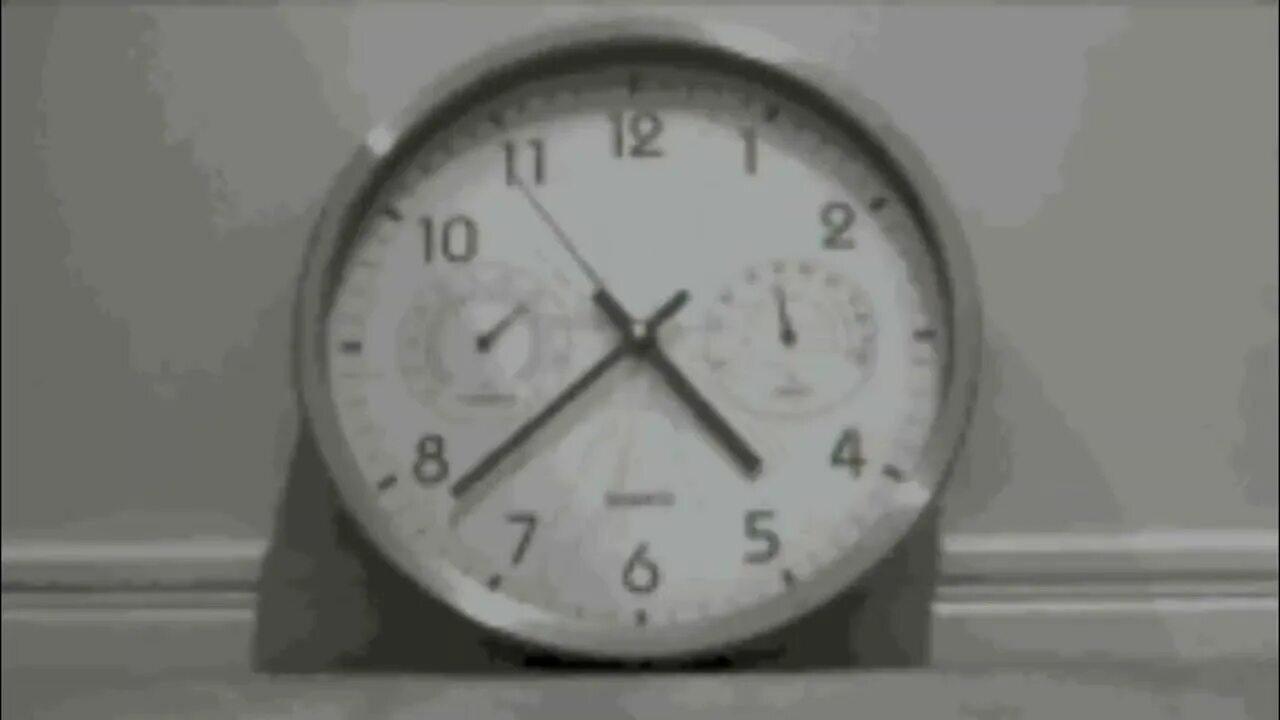 The clock has stopped. Двигающиеся часы. Часы гифка. Часы идут. Гифки часов.