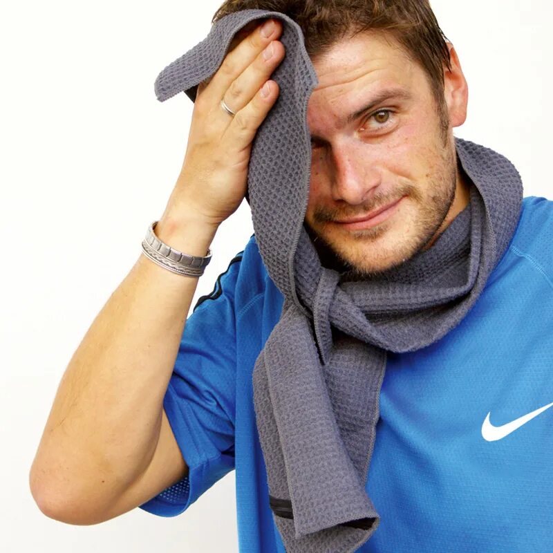 Крем от потливости подмышек. Нова пота. Нова пота. Антиперспирант девушка. Девушка с дезодорантом.