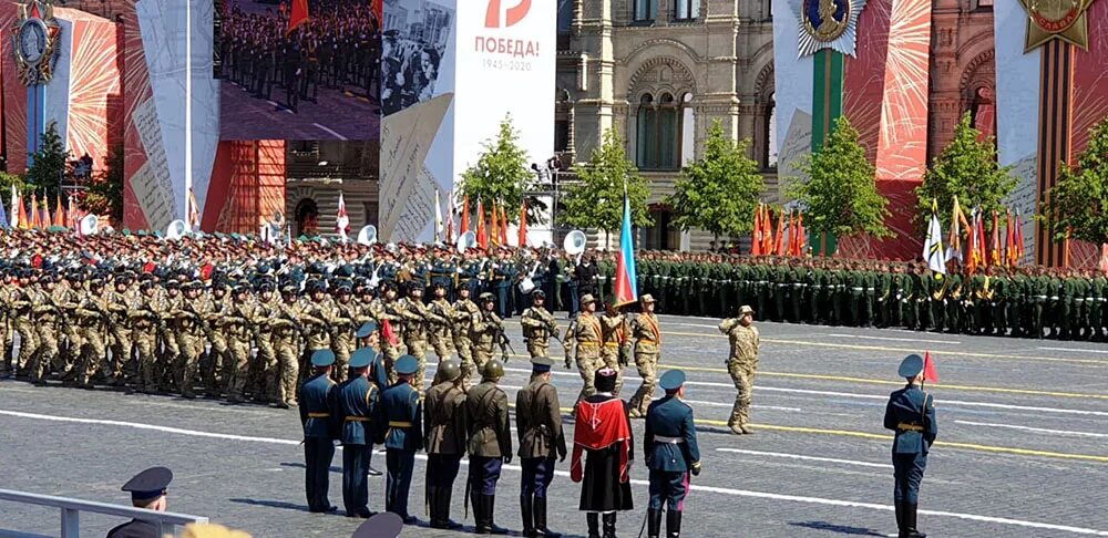 Военный парад Азербайджана Байрактары. Парад азербайджанской армии 2020 в Баку. Армия Азербайджана на параде в Москве. Zəfər армия Азербайджан парад. Праздник ф с б