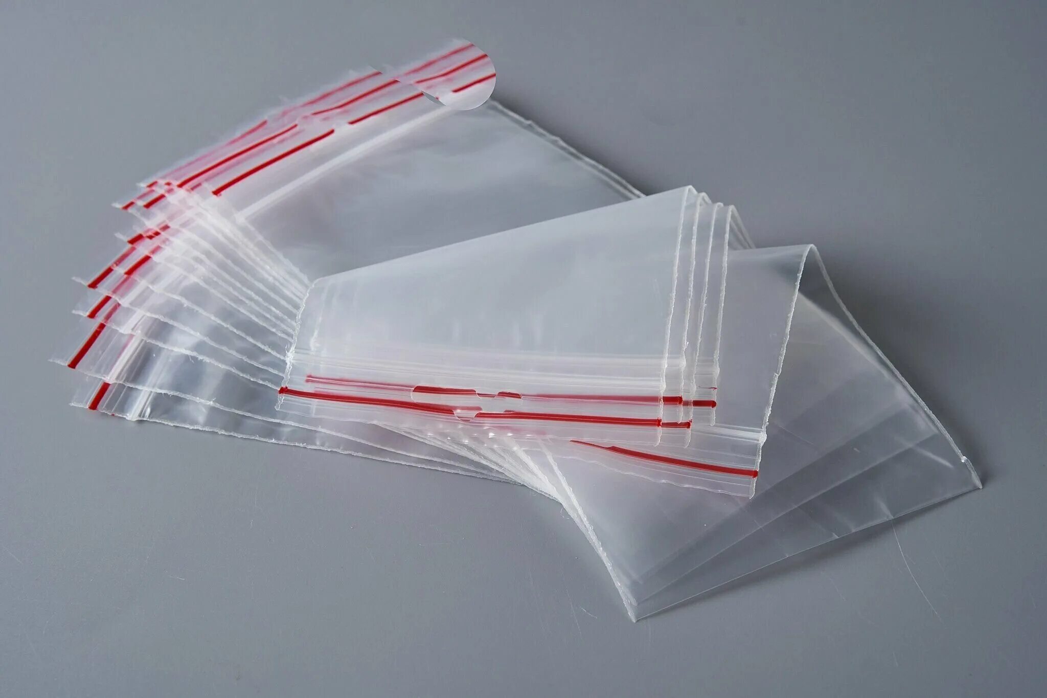 замком zip lock. уп/4000 шт. пакет zip-lock европодвес. пакеты для упаковки с зип лок 350 х 710мм. пакет "zip-lock" пвд 15 х 20см 40мкм 100 шт.