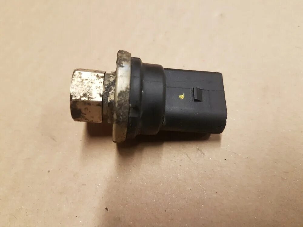 Датчик кондиционера август. Hfc-134a датчик кондиционера. 8z0959126. Датчик кондиционера 5. Датчик кондиционера 4 контакта.