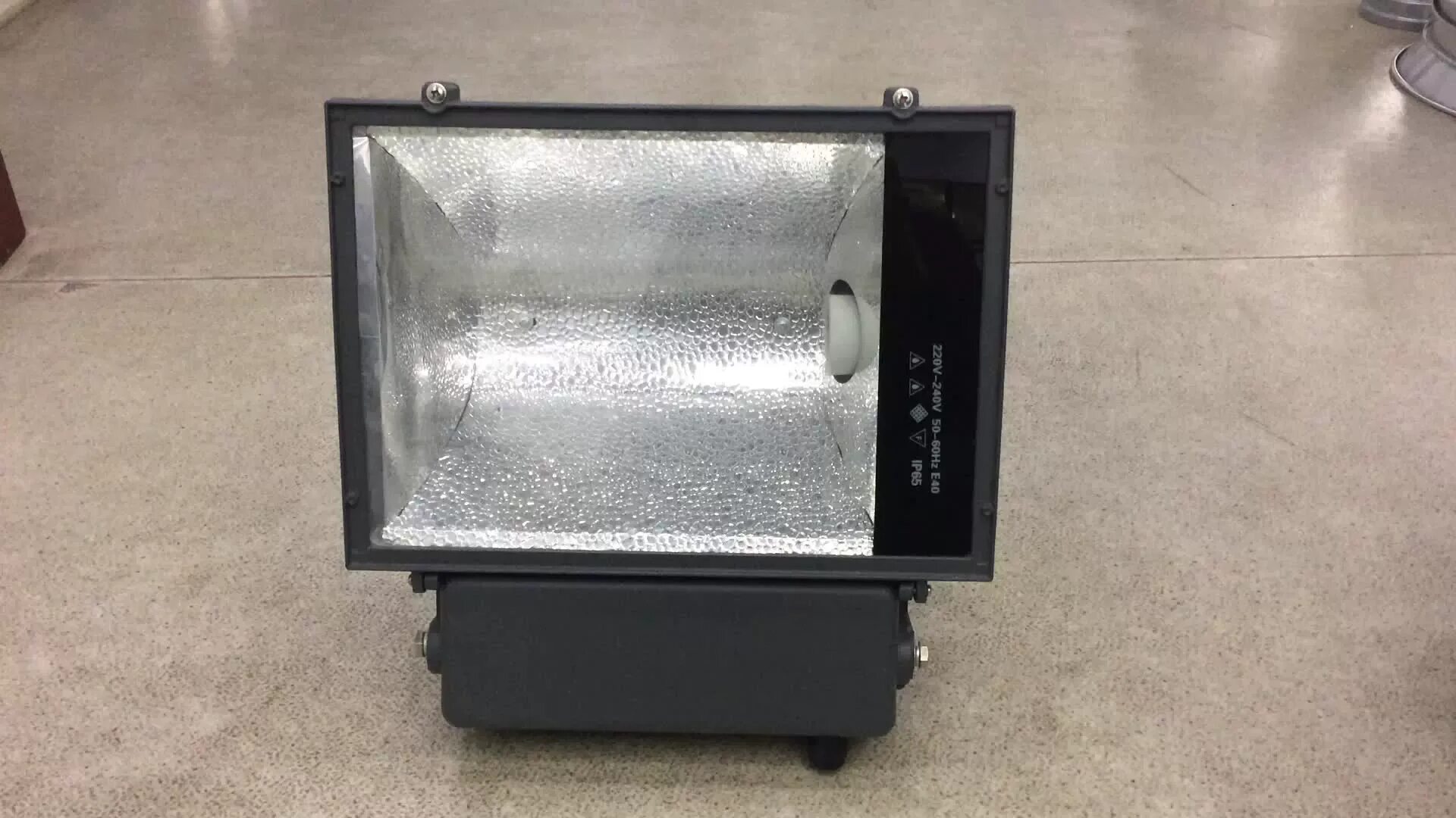 Прожектор 400w. Прожектор Metal Halide Lamp 400w. 400w ip65. Halogen Floodlight прожектор 400w. Прожектор 400w Max IP 65.