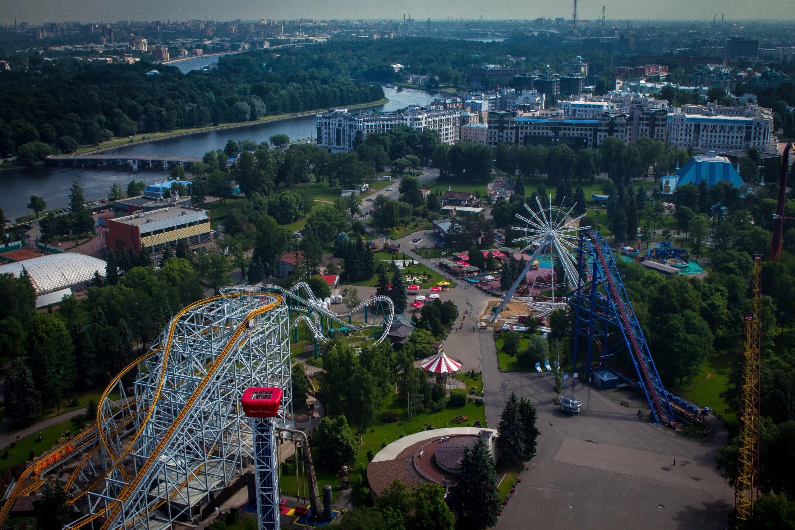 Дивоостров в санкт петербурге. Крестовский остров парк аттракционов. Крестовский остров Санкт-Петербург парк. Санкт-Петербург парк аттракционов диво остров. Крестовский остров Санкт-Петербург аттракционы.