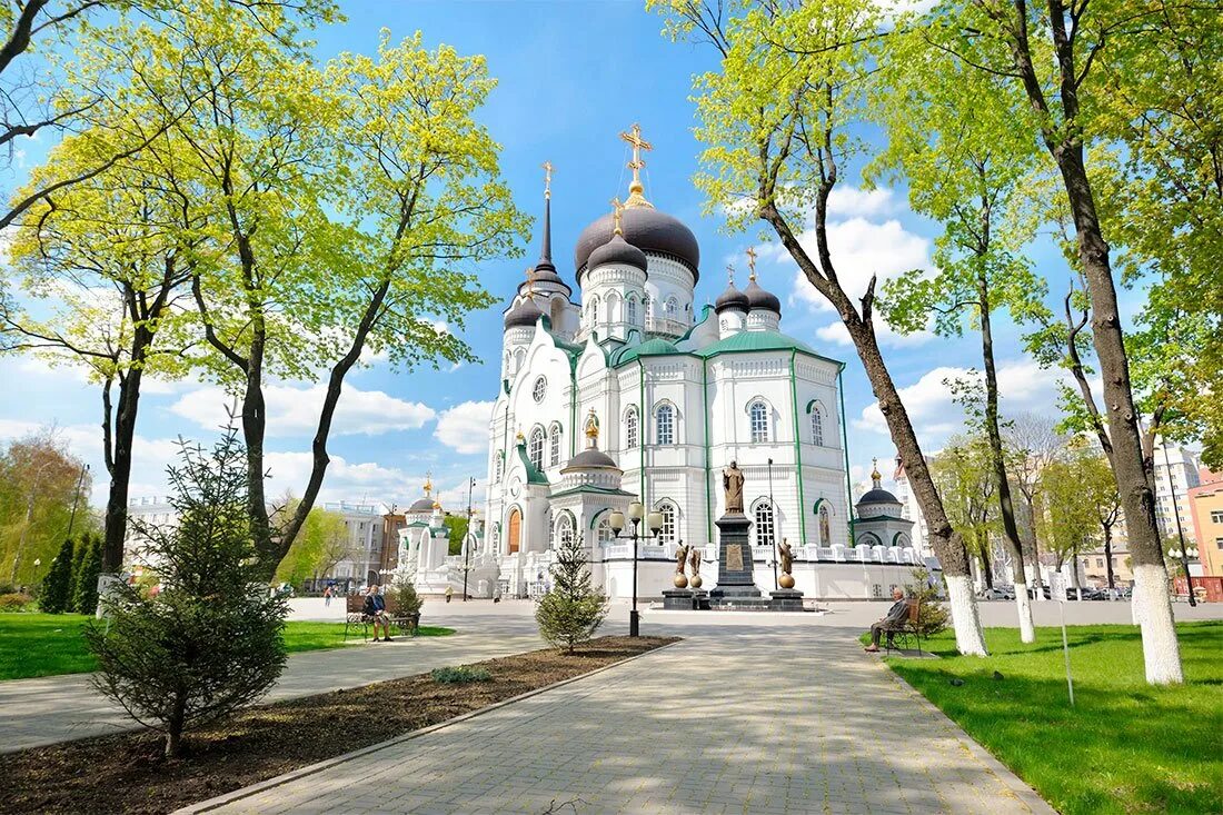 Храм благовещенский в воронеже. Благовещенском кафедральном соборе города воронежа. Кафедральный собор воронеж. Благовещенский храм сверху воронеж. Храм в центре города.