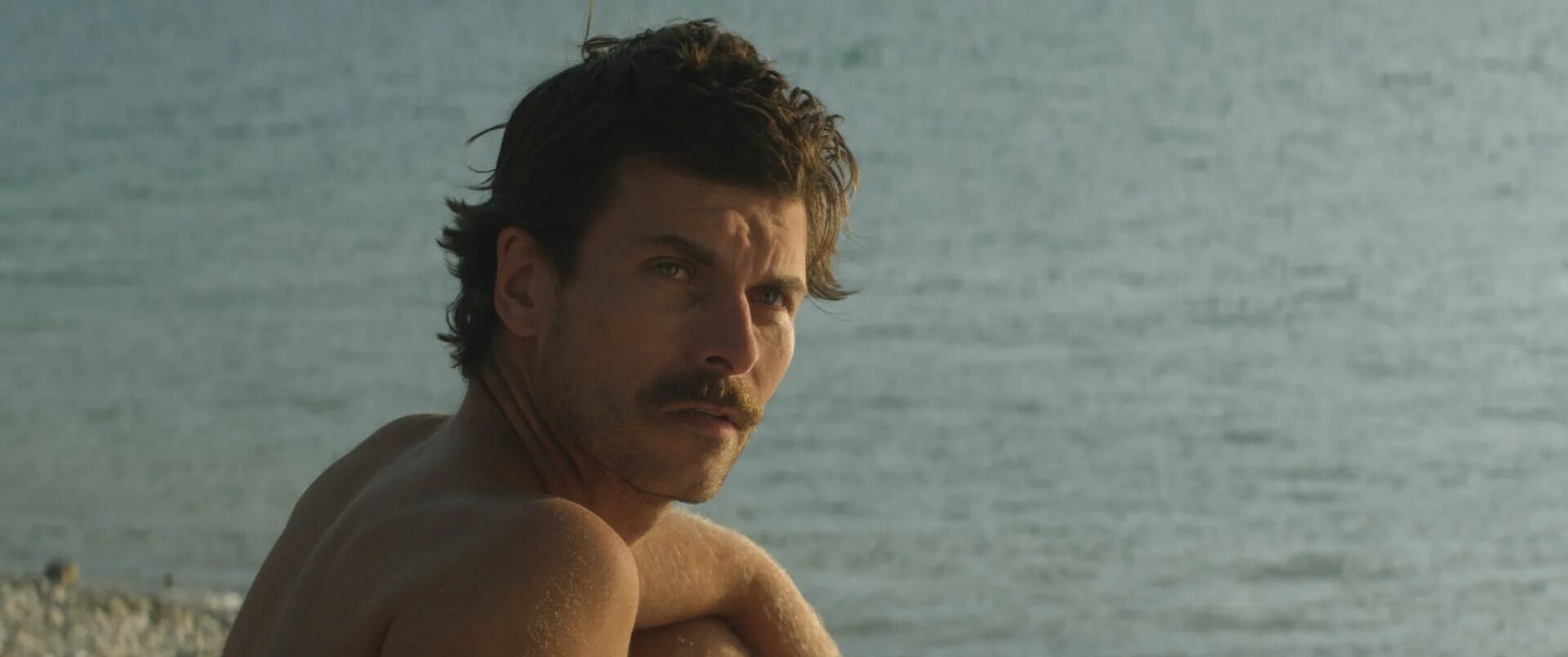 Незнакомец у озера фильм. Триллер «незнакомец у озера» (2013, франция). Незнакомец у озера 2013. Незнакомец у озера 2013. У.