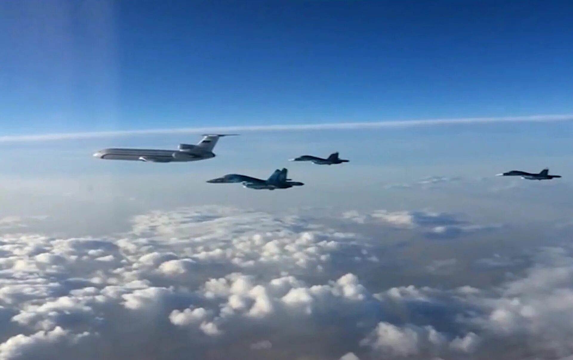 Открыли ли воздушное пространство. Воздушное пространство. воздшное пространоств. воздушное пространство самолеты. самолет в небе сирии.