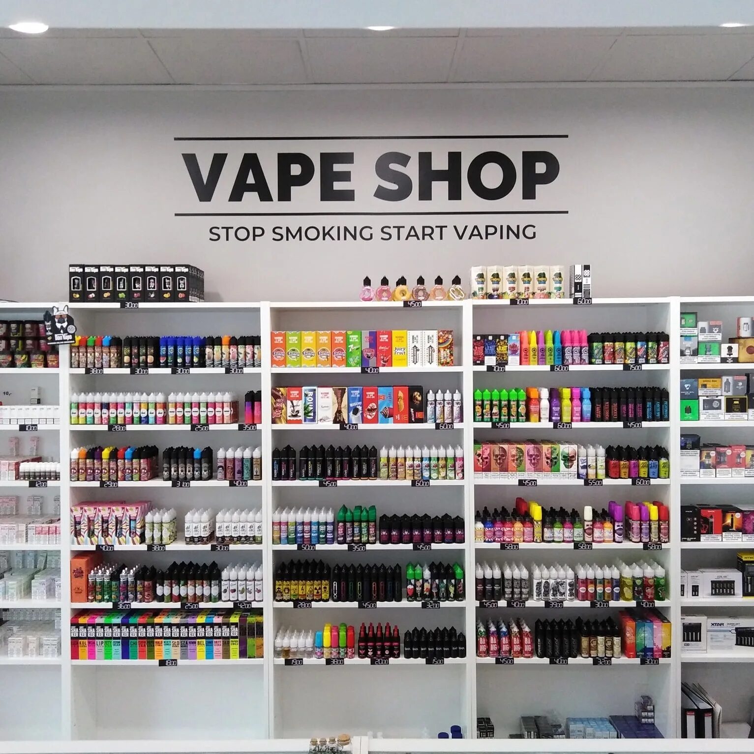 Смокинг шоп магазин вейп. Магазин Vape shop. Ассортимент вейп шоп. Магазин электронных сигарет.