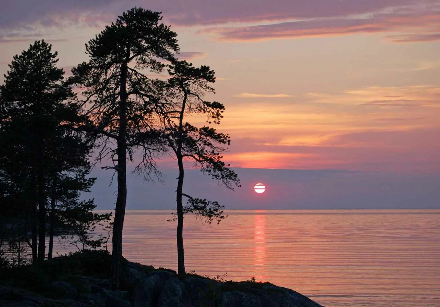 Кий остров онега. Онега Архангельск белое море кий остров. Онега Архангельская область кий остров. Берег Онега белое море. Белое море Онега закат.