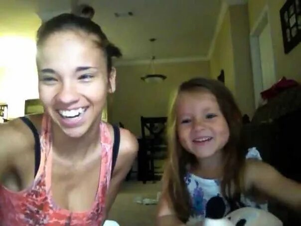 Дочь омегле. Мама webcam. Дочка cam. Kittycams дочь. Cute girls trio webcam