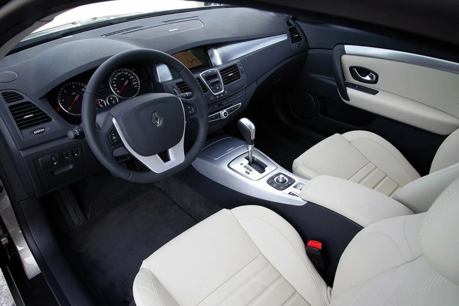Рено лагуна 3 салон. Рено лагуна 3 универсал салон. Рено лагуна 3 салон. Renault laguna 2008 универсал салон. Renault laguna 3 салон.